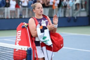 Ostapenko apologises to Townsend for ‘no education’ comments