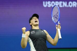 Sinner and Swiatek fight back to enter US Open last 16