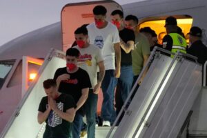 US appeals court throws out Trump contempt ruling over deportation flights