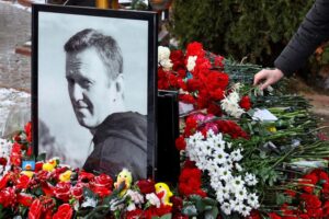 Alexey Navalny’s wife says lab tests show he was poisoned before death