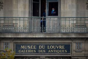 Where might the stolen Louvre jewels end up; will the robbers be caught?