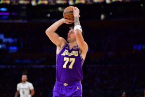 Lakers, Doncic win fifth straight, defeat Spurs without Reaves, James
