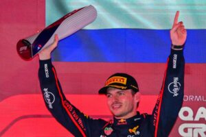Verstappen wins Qatar GP to keep F1 world championship alive with Norris