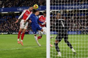 Merino strikes to earn Arsenal bruising 1-1 draw against 10-man Chelsea