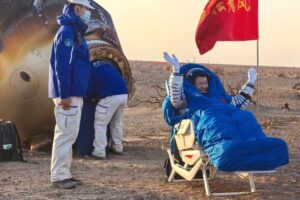 China sends spacecraft to pick up stranded astronauts
