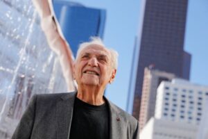 Famed for sculptural structures, architect Frank Gehry dies at age 96