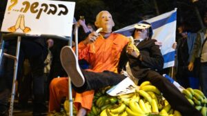 Israelis protest in Tel Aviv after Netanyahu seeks pardon on fraud cases