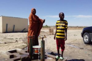 Refugees return to ruined Nigerian town despite threats from armed groups