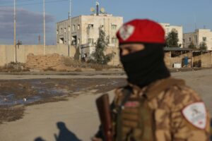 ISIL fighters flee jail as Syrian army clashes with Kurdish-led SDF