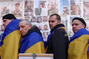 Zelenskyy visits front line as Ukraine and Russia swap 500 prisoners each