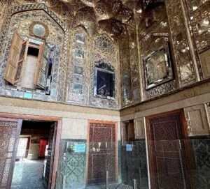 US-Israeli strike kills 15 at Isfahan factory, Iranian media says