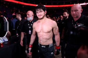 Evloev upsets Murphy, sets up featherweight title shot against Volkanovski
