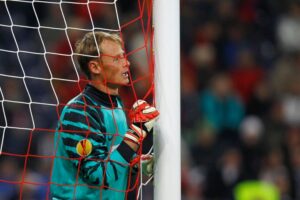 Ex-Arsenal and Liverpool keeper Manninger killed in car crash with train