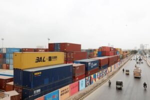 Pakistan opens up road trade routes into Iran amid Hormuz blockade