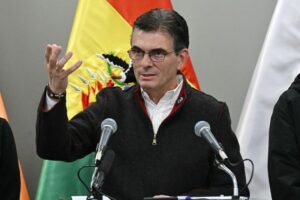 Bolivian president to reshuffle cabinet amid antigovernment protests