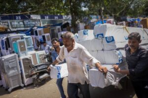 ‘A calamity’: Why is a record heatwave sweeping South Asia?