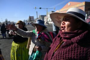 Bolivia launches early-morning crackdown on roadblocks outside La Paz