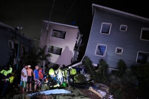 World reacts as devastating Venezuela earthquakes kill at least 32