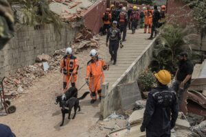 Hope of finding more Venezuela quake survivors fades despite late rescues