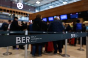 EU border rules causing travel chaos ahead of summer peak, industry warns