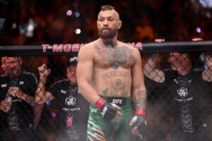 McGregor injures knee, loses to Holloway in 69 seconds on UFC return
